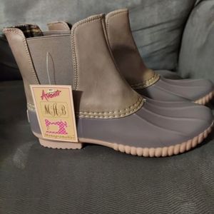 NEW Avanti duck boots women's 7 pink stone